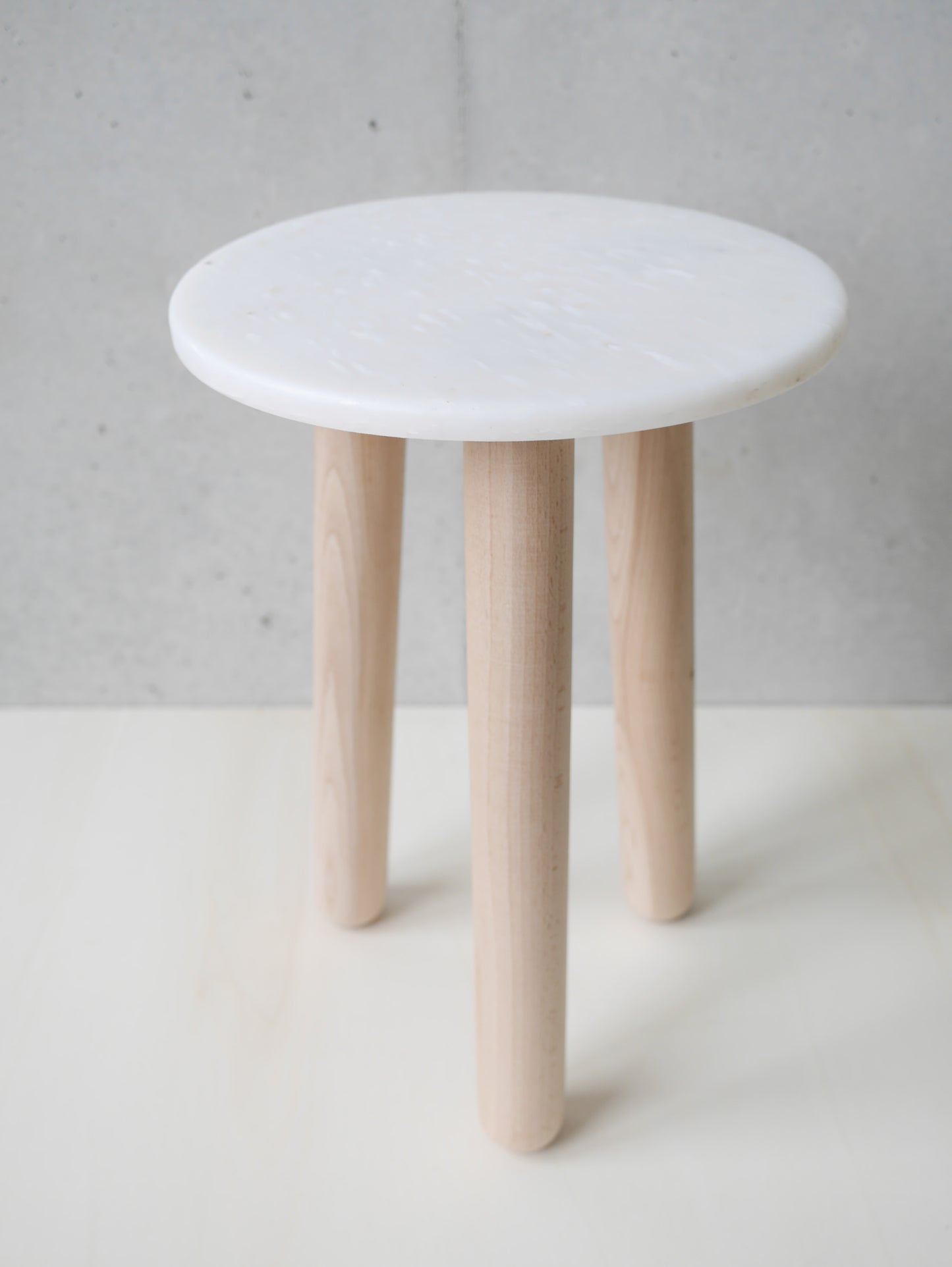 Tabouret tripode