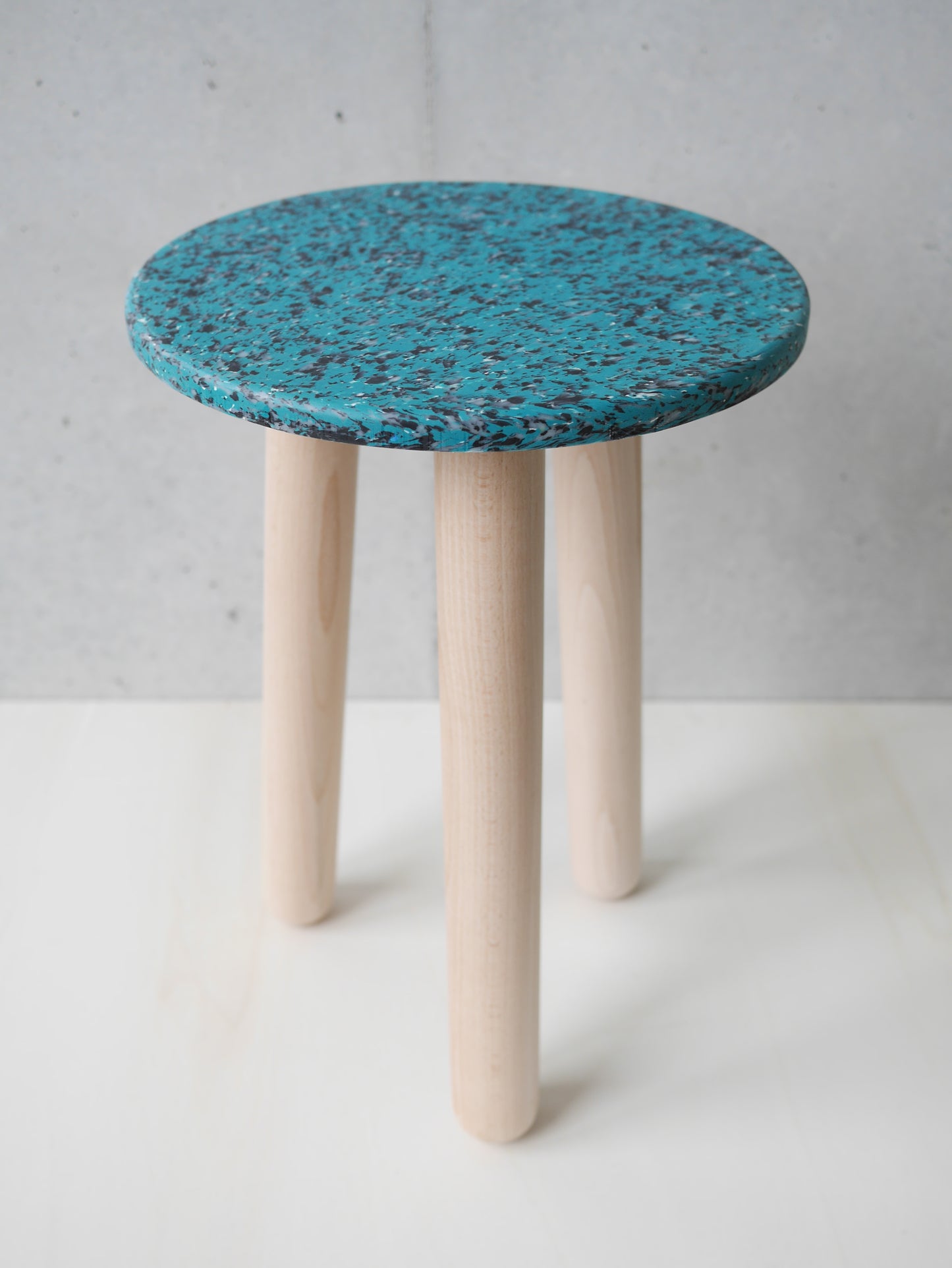 Tabouret tripode
